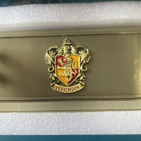 Harry Potter World- Wand and Wand Stand. NWOT directly from Universal Studio’s! - Picture 8 of 8
